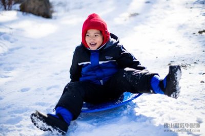 滑雪服可以當沖鋒衣穿嗎？